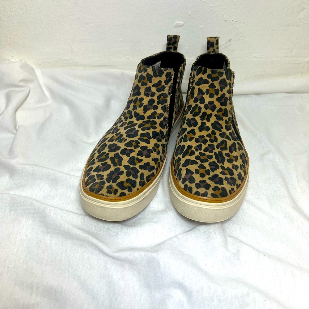 Animal print mid top Toms sneakers